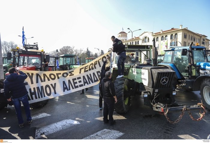 Κλιμακώνουν τις κινητοποιήσεις τους οι αγρότες-πού έχουν στηθεί μπλόκα - εικόνα 2