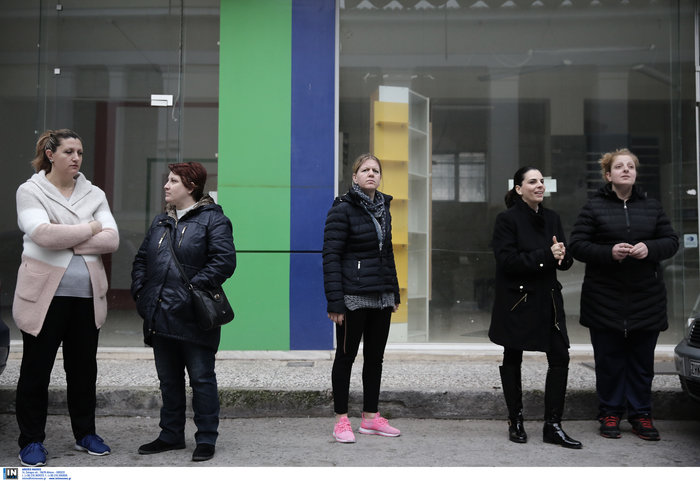 Aπελπισία στο Μενίδι: «Βροχή» οι σφαίρες στα προαύλια σχολείων - εικόνα 2