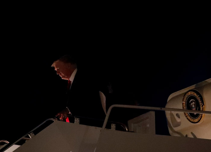 Νέο λάδι στη φωτιά στις φήμες περί χωρισμού στο προεδρικό ζεύγος