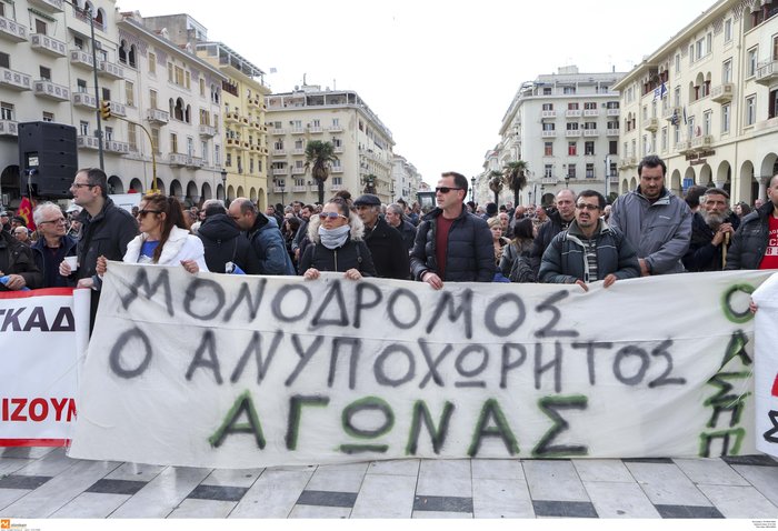 Με συνθήματα και τρακτέρ οι αγρότες στη Θεσσαλονίκη Εικόνες και Βίντεο - εικόνα 2