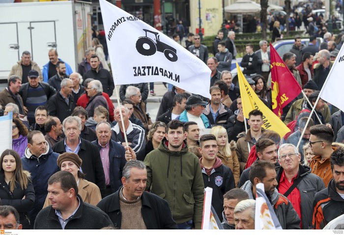 Με συνθήματα και τρακτέρ οι αγρότες στη Θεσσαλονίκη Εικόνες και Βίντεο - εικόνα 6