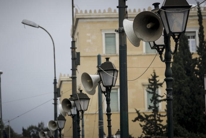 Με πλάτη στη Βουλή στήνεται η εξέδρα για το συλλαλητήριο φωτό - εικόνα 7