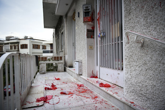 Θεοδωράκης μετά την επίθεση:Είμαι ήρεμος & έτοιμος,να μην πτοηθεί ο κόσμος - εικόνα 2