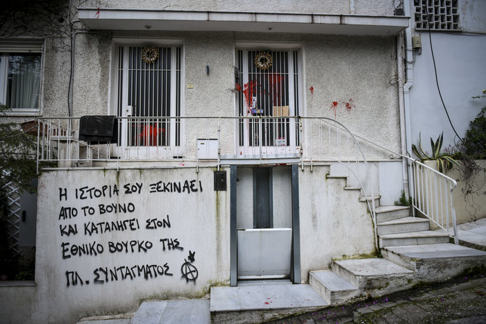 Θεοδωράκης μετά την επίθεση:Είμαι ήρεμος & έτοιμος,να μην πτοηθεί ο κόσμος - εικόνα 3