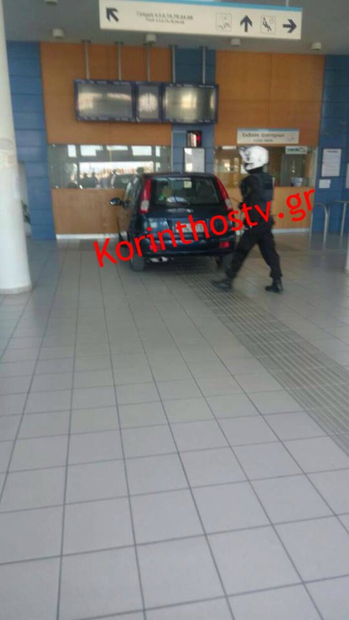 Mπούκαρε με ΙΧ στα εκδοτήρια του Προαστιακού Σιδηρόδρομου (φώτο - video) - εικόνα 2