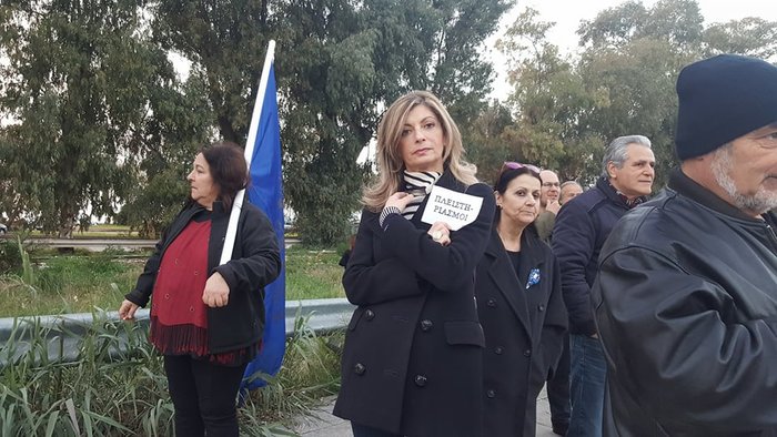 Αλυσοδέθηκαν στην πορεία για τον Τσίπρα στην Πάτρα Εικόνες και Βίντεο - εικόνα 3