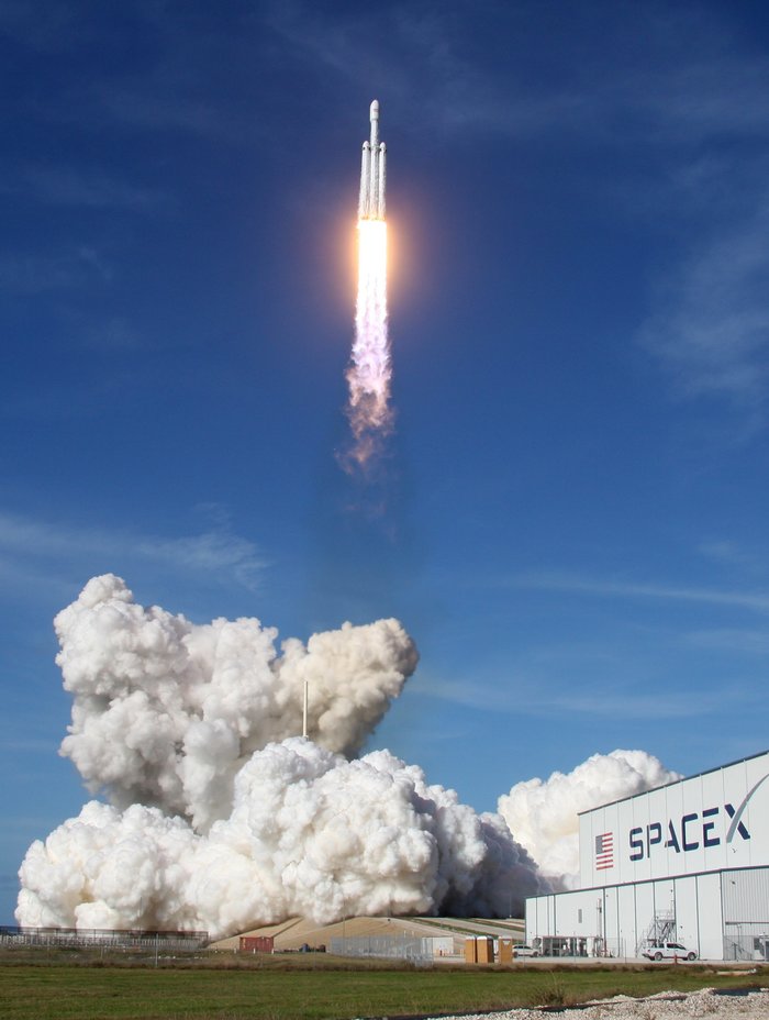 Ταξιδεύει προς τον Αρη ο «Falcon Heavy» της Space X [Εικόνες-βίντεο] - εικόνα 2