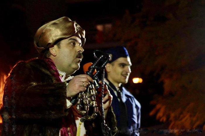H αποκριάτικη παράδοση στην Πλατεία Συντάγματος από την Τσικνοπέμπτη - εικόνα 3