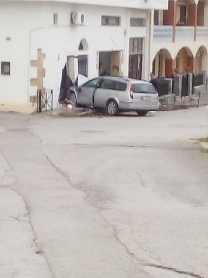 Κρήτη: "Τρελό" αυτοκίνητο γκρέμισε το σπίτι! (φωτογραφίες)