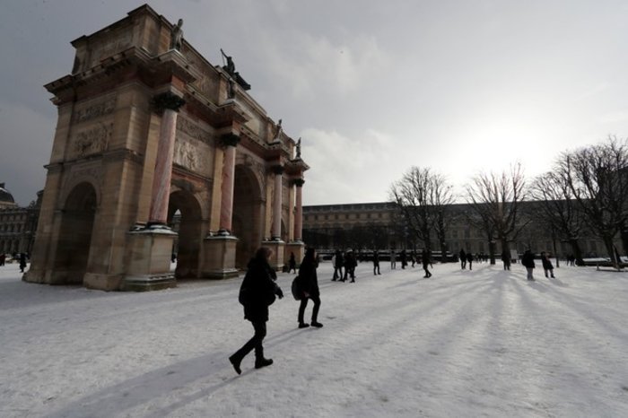 Παραμένει ο χιονιάς και τα προβλήματα στη Γαλλία - εικόνα 2