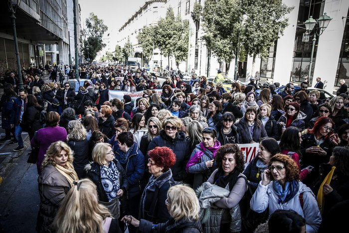 Πορεία προς τη Βουλή από τις σχολικές καθαρίστριες Εικόνες - εικόνα 3