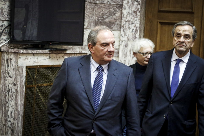 Το χειροκρότημα Σαμαρά και ο σιωπηλός Καραμανλής - εικόνα 4
