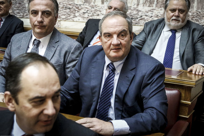 Το χειροκρότημα Σαμαρά και ο σιωπηλός Καραμανλής - εικόνα 2