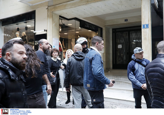 Tι λένε δύο αυτόπτες μάρτυρες για τα επεισόδια στο Κολωνάκι - εικόνα 2