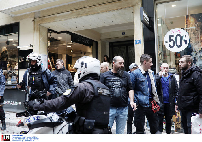 Tι λένε δύο αυτόπτες μάρτυρες για τα επεισόδια στο Κολωνάκι - εικόνα 3