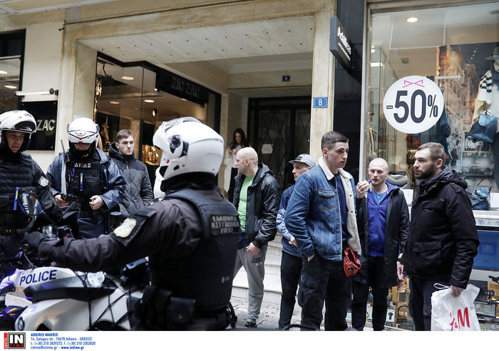 Tι λένε δύο αυτόπτες μάρτυρες για τα επεισόδια στο Κολωνάκι - εικόνα 4