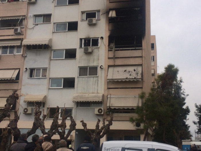 Φωτιά σε πολυκατοικία στο Περιστέρι με έναν νεκρό