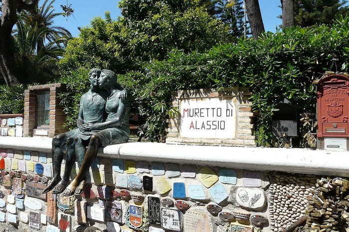 Ένας τοίχος με αυτόγραφα προσωπικοτήτων, ένα μνημείο με υπογραφές