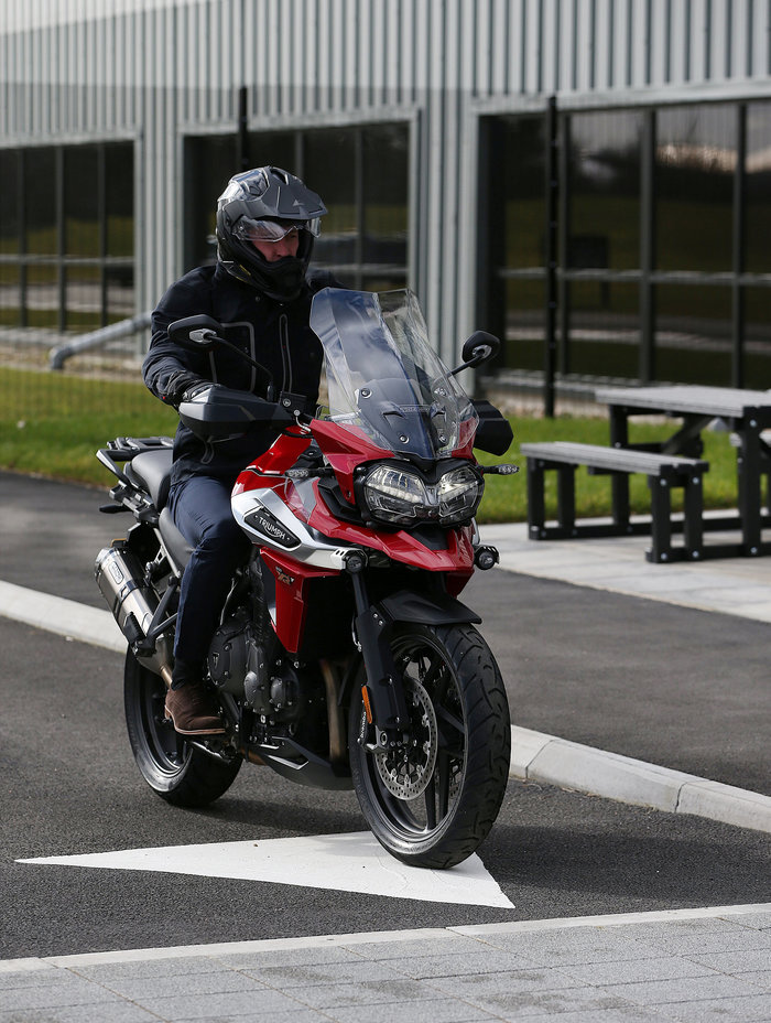 Easy Rider ο Πρίγκιπας Ουίλιαμ: Εκανε βόλτα με μία Triumph Tiger 1200