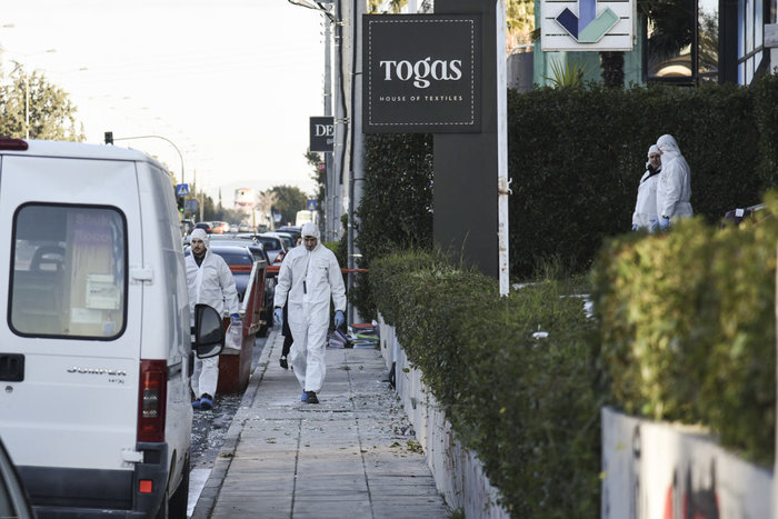 Ισχυρή έκρηξη σε κατάστημα λευκών ειδών στη Βουλιαγμένης