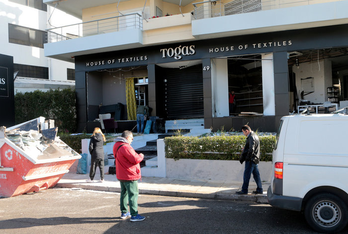 Ισχυρή έκρηξη σε κατάστημα λευκών ειδών στη Βουλιαγμένης - εικόνα 5