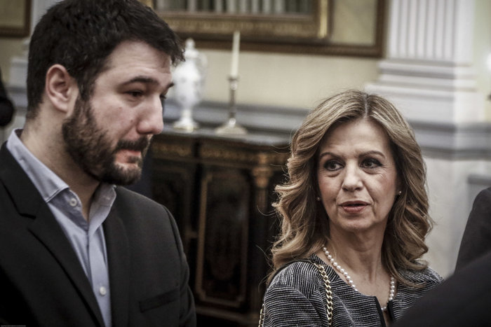 Oρκωμοσία εξπρές για τους έξι νέους υπουργούς στο Προεδρικό