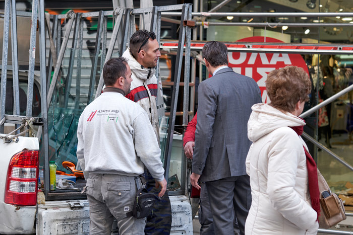 Ο Μητσοτάκης στους καταστηματάρχες της Ερμού μετά τους βανδαλισμούς