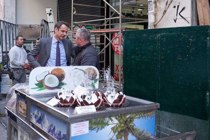 Ο Μητσοτάκης στους καταστηματάρχες της Ερμού μετά τους βανδαλισμούς - εικόνα 2