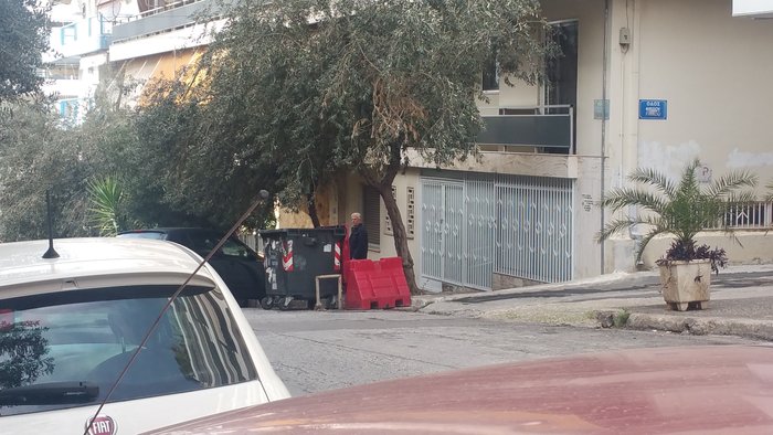 Συναγερμός στο Παγκράτι: Εντοπίστηκαν δύο χειροβομβίδες - εικόνα 2
