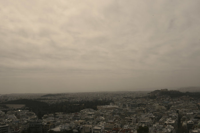 Αφρικανική σκόνη «κάλυψε» την Αθήνα -Αποπνικτική ατμόσφαιρα -εικόνες - εικόνα 2