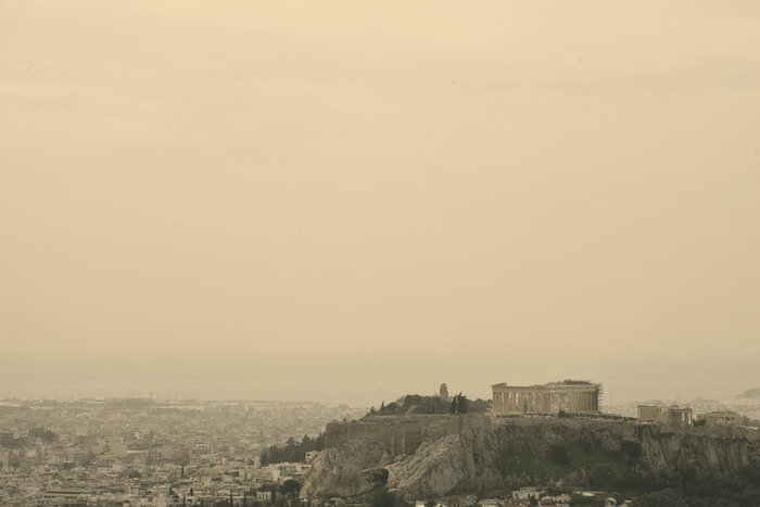 Αφρικανική σκόνη «κάλυψε» την Αθήνα -Αποπνικτική ατμόσφαιρα -εικόνες - εικόνα 4