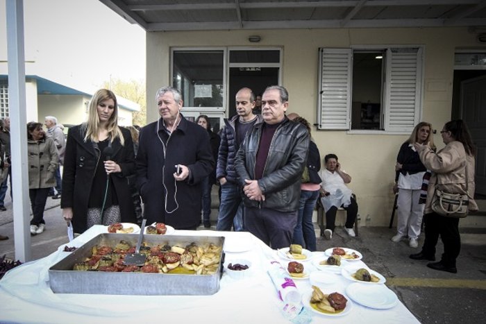ΠΟΕΔΗΝ: Διαμαρτυρία για την πρόνοια με... γεμιστά (φωτό)