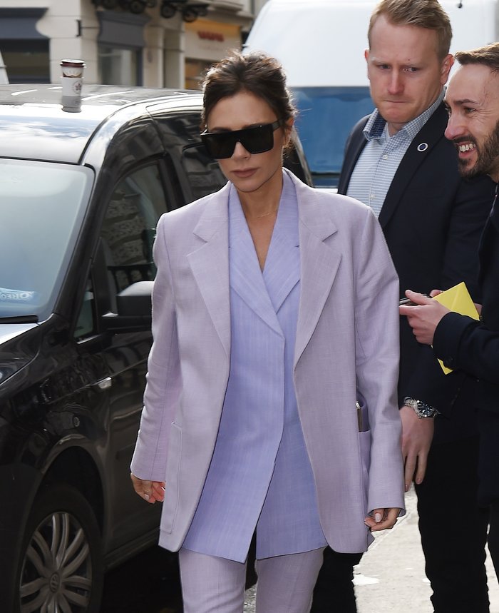 Βικτόρια Μπέκαμ: Η γκουρού του στιλ ντύθηκε με τα χρώματα της Άνοιξης