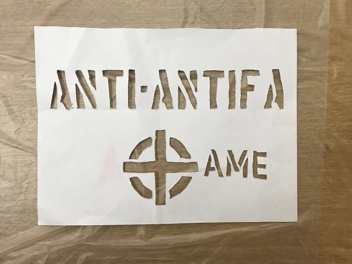Μαχαίρια,ναζιστικά σύμβολα, έντυπα & εκρηκτικά τα ευρήματα από την Combat18 - εικόνα 13
