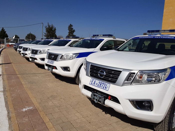 Αν δείτε άσπρο/μπλε Nissan Navara στον καθρέπτη σας …δεν είναι αγρότης! - εικόνα 2