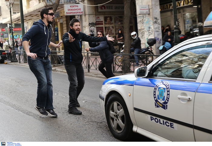 Αγριο ξύλο στο κέντρο της Αθήνας για τους πλειστηριασμούς - εικόνα 6