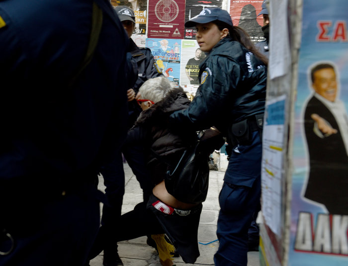 Αγριο ξύλο στο κέντρο της Αθήνας για τους πλειστηριασμούς - εικόνα 9
