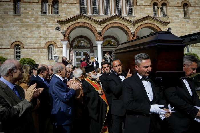 Συγκίνηση στο τελευταίο αντίο στον Χρήστο Πασαλάρη