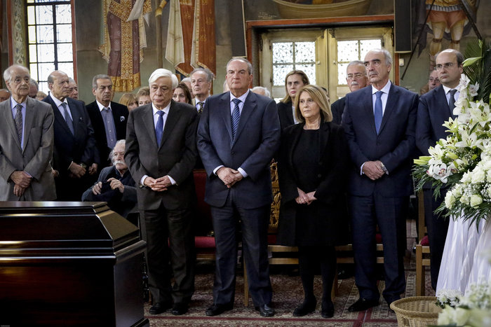 Ο ΠτΔ, ο Κώστας Καραμανλής, η βουλευτής της ΝΔ Σοφία Βούλτεψη, ο Βαγγέλης Μεϊμαράκης και ο Κωστής Χατζιδάκης