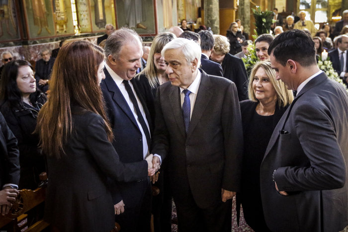 Ο Πρόεδρος της Δημοκρατίας και δίπλα του η Σοφία Βούλτεψη