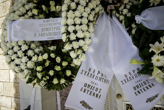 Συγκίνηση στο τελευταίο αντίο στον Χρήστο Πασαλάρη - εικόνα 11