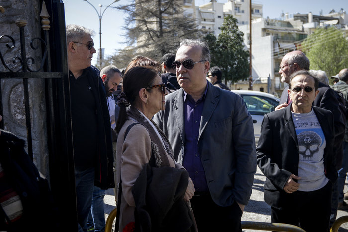 Το τελευταίο αντίο στον αγαπημένο ηθοποιό Χρήστο Σιμαρδάνη [Εικόνες] - εικόνα 10