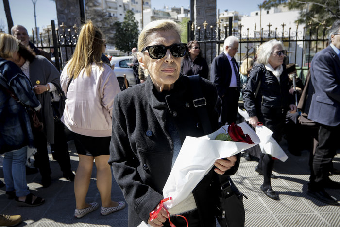 Το τελευταίο αντίο στον αγαπημένο ηθοποιό Χρήστο Σιμαρδάνη [Εικόνες] - εικόνα 14