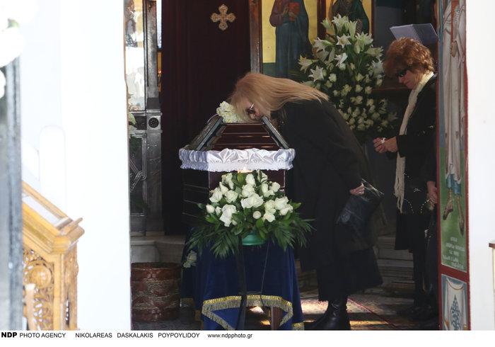 Το τελευταίο αντίο στον αγαπημένο ηθοποιό Χρήστο Σιμαρδάνη [Εικόνες]