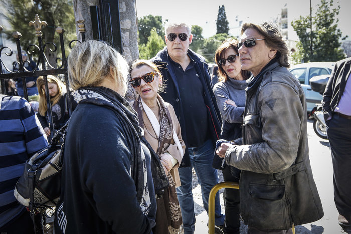 Το τελευταίο αντίο στον αγαπημένο ηθοποιό Χρήστο Σιμαρδάνη [Εικόνες] - εικόνα 5