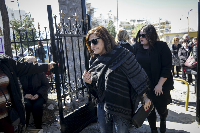 Το τελευταίο αντίο στον αγαπημένο ηθοποιό Χρήστο Σιμαρδάνη [Εικόνες] - εικόνα 11