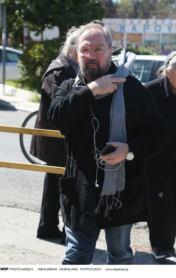 Το τελευταίο αντίο στον αγαπημένο ηθοποιό Χρήστο Σιμαρδάνη [Εικόνες] - εικόνα 4