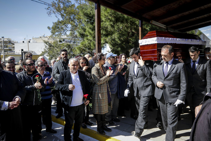 Το τελευταίο αντίο στον αγαπημένο ηθοποιό Χρήστο Σιμαρδάνη [Εικόνες] - εικόνα 3