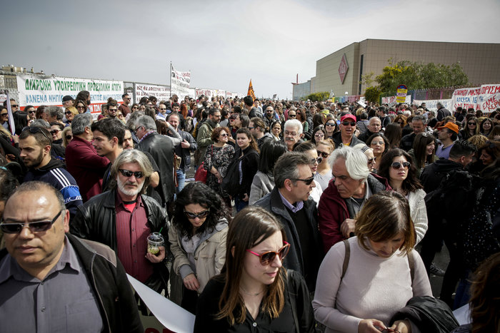 Συλλαλητήριο εκπαιδευτικών έξω από το υπουργείο Παιδείας - εικόνα 5
