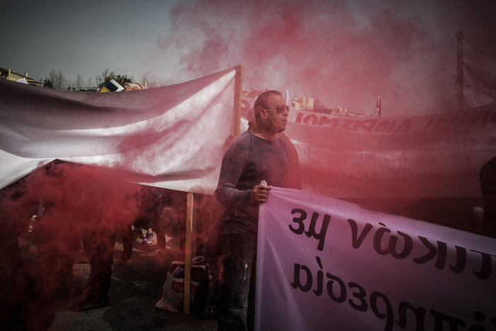 Συλλαλητήριο εκπαιδευτικών έξω από το υπουργείο Παιδείας - εικόνα 6